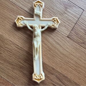 Vintage Wall Crucifix Jesus INRI Plastic Ivory Tone Religious Wall Cross